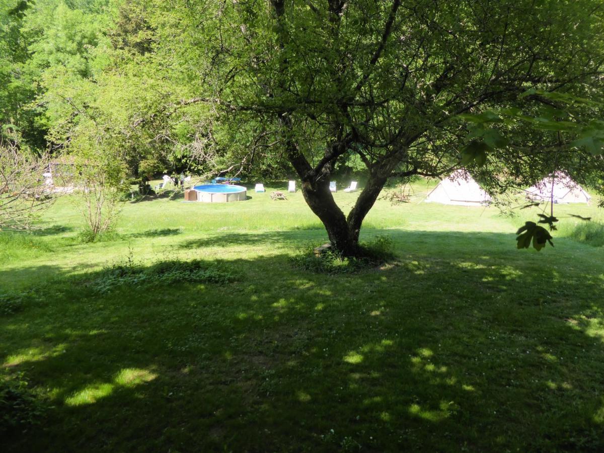 Belair Le Camping Champagnac-de-Bélair Екстериор снимка